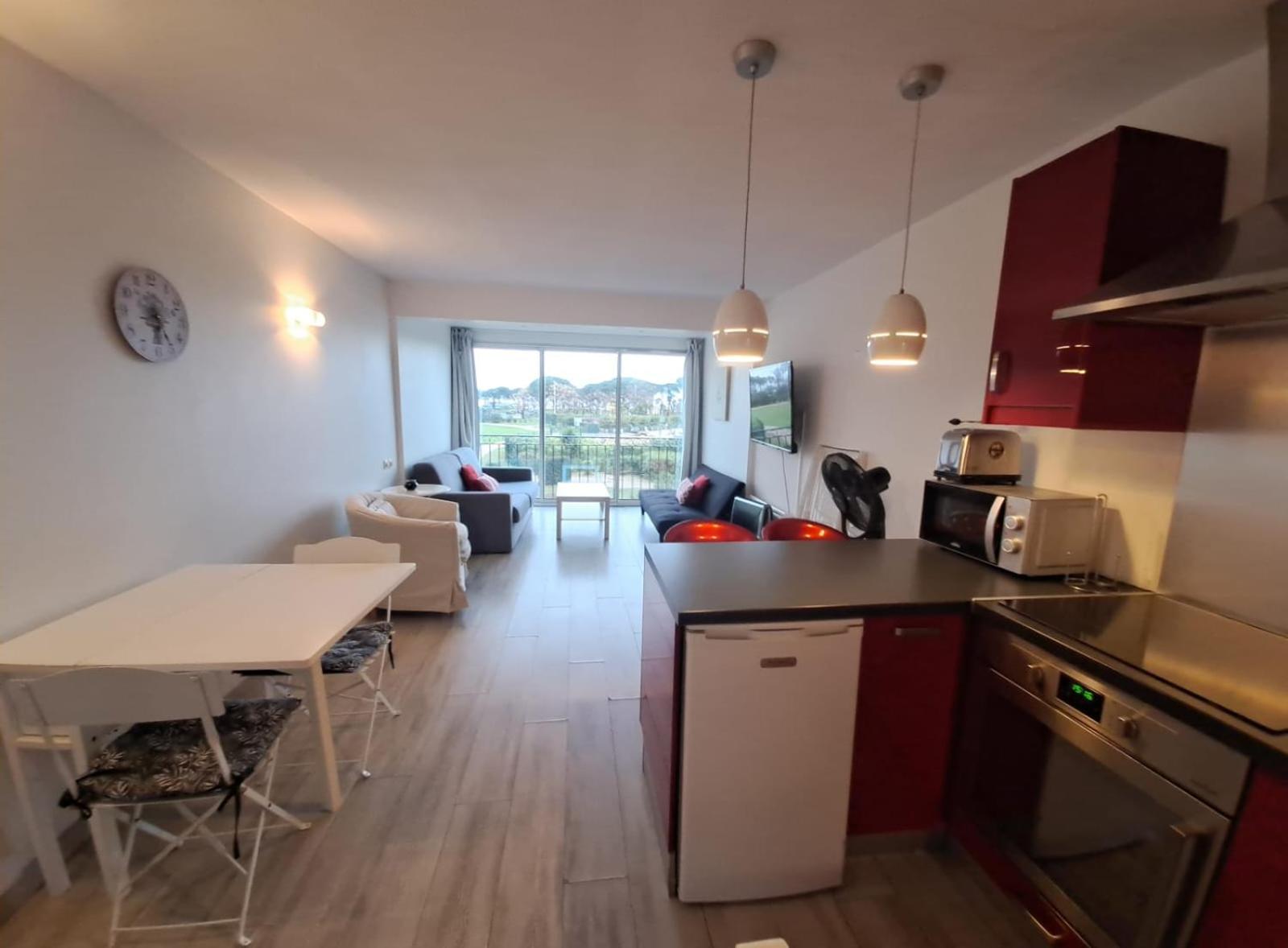 Gasyan - Golfe De St-Tropez - Appartement Aves Acces Plage Dans Residence Avec Piscine 가신 외부 사진